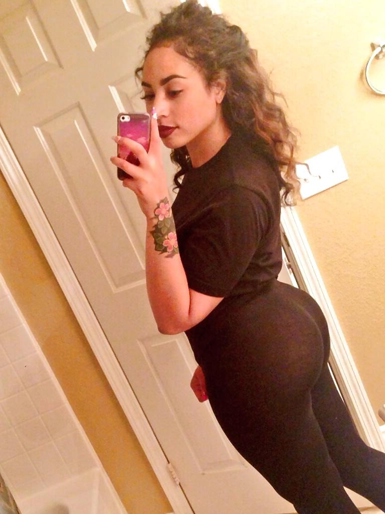 15P Latina Booty