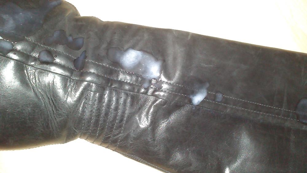 6P Cum on black leather boots