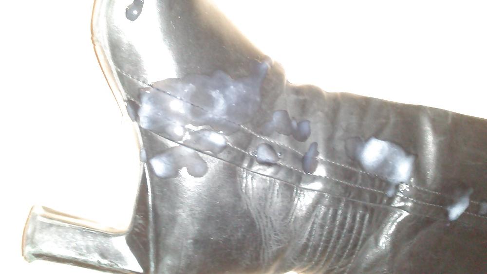 6P Cum on black leather boots