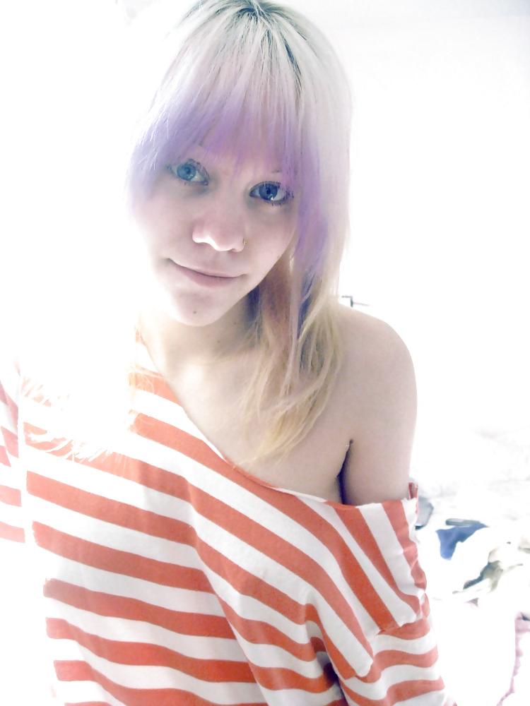 25P Hot n Sweet Emo Girl