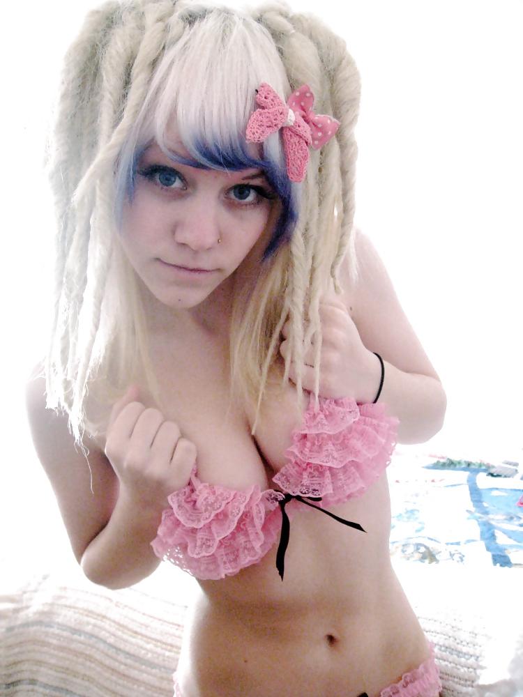 25P Hot n Sweet Emo Girl