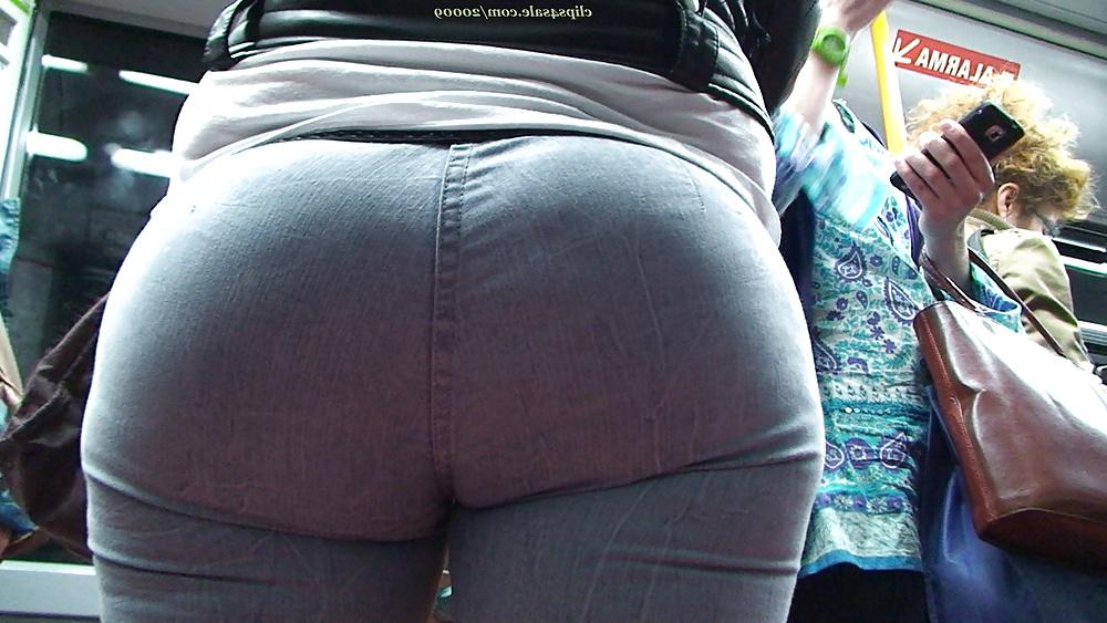 25P Some candid spanish booty in tight jeans