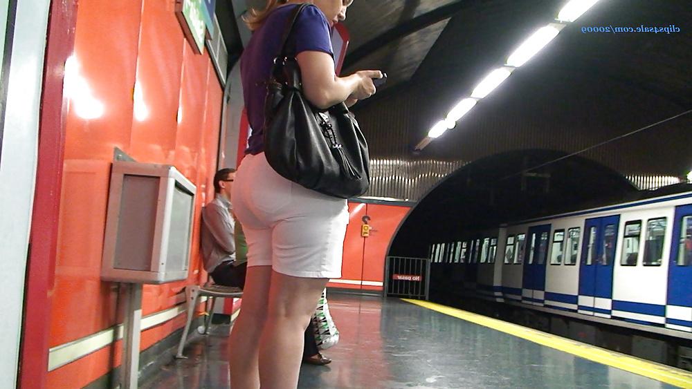 25P Some candid spanish booty in tight jeans