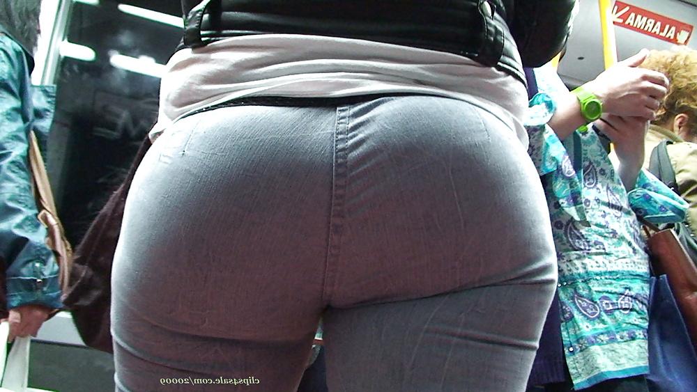 25P Some candid spanish booty in tight jeans