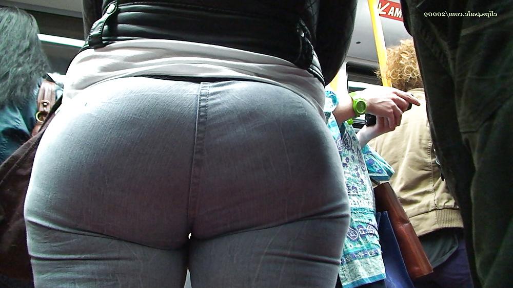 25P Some candid spanish booty in tight jeans