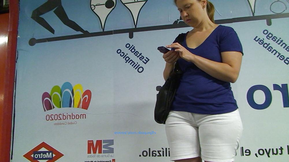 25P Some candid spanish booty in tight jeans