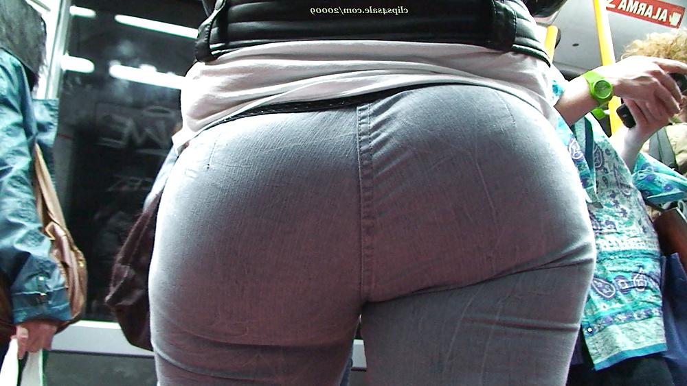25P Some candid spanish booty in tight jeans