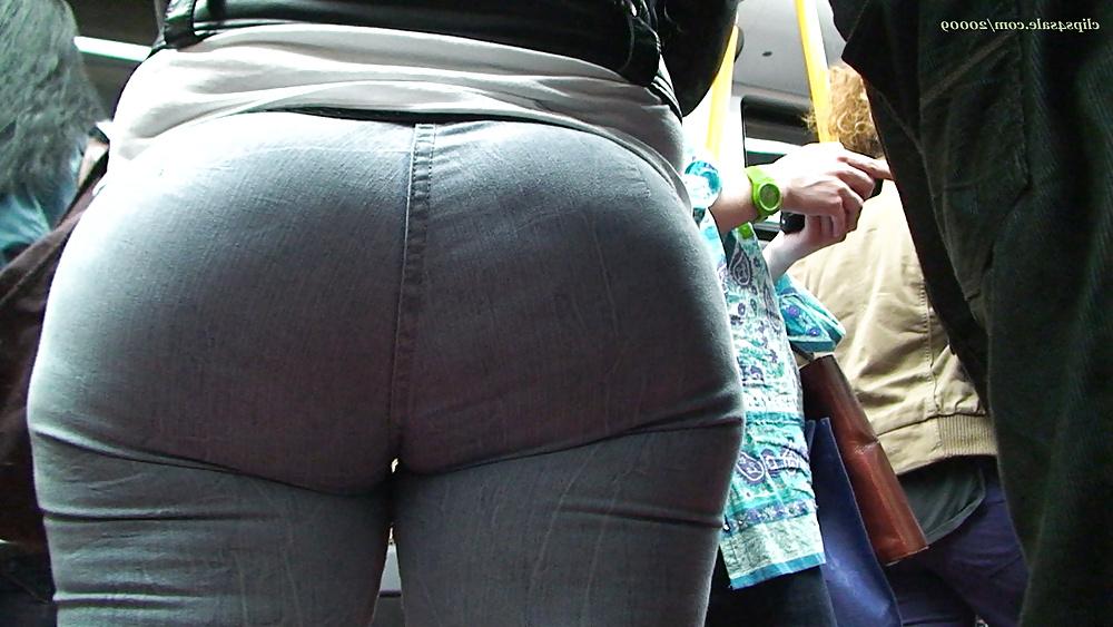 25P Some candid spanish booty in tight jeans