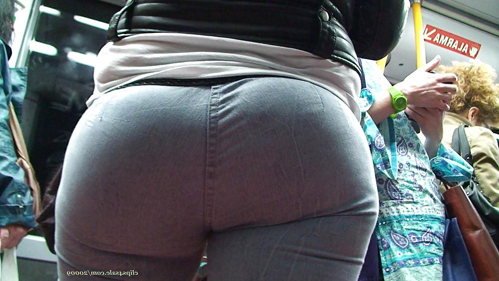 25P Some candid spanish booty in tight jeans