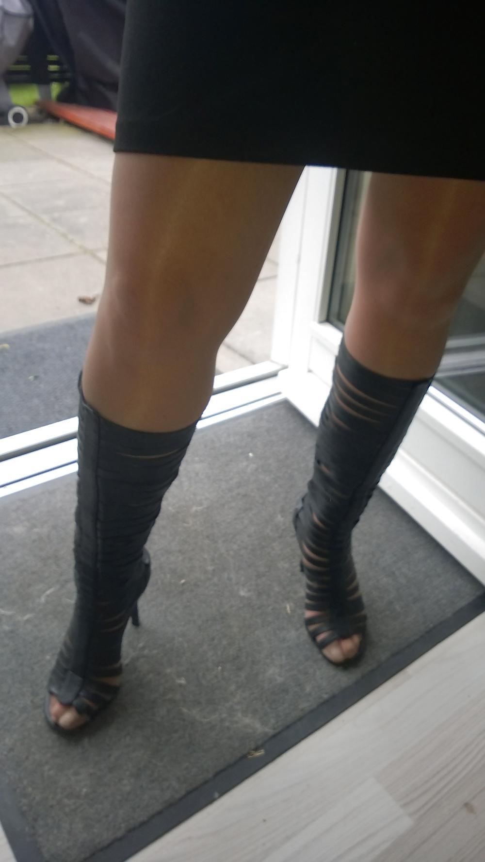 4P Upskirt tan stockings