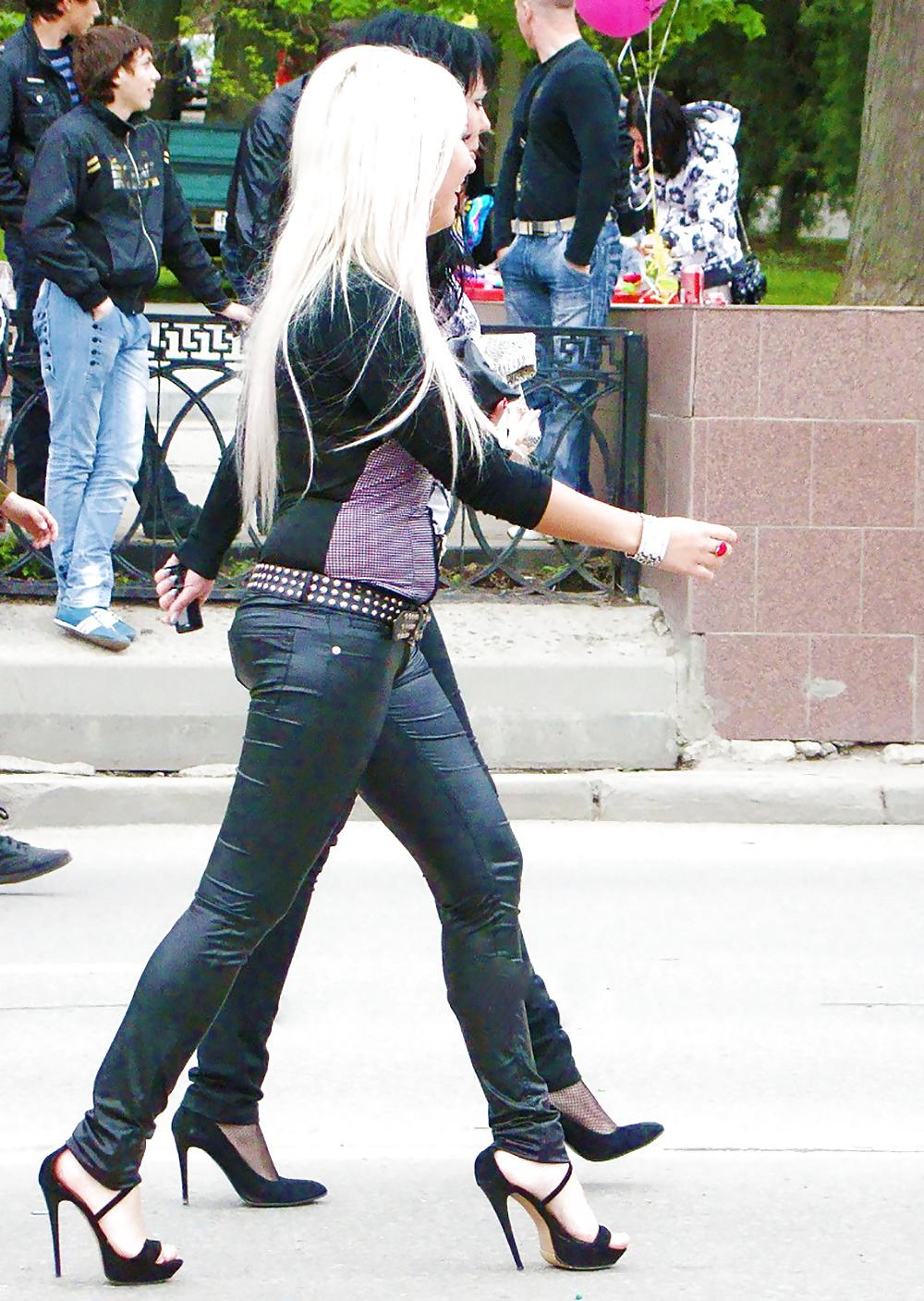 25P Moms - street candids