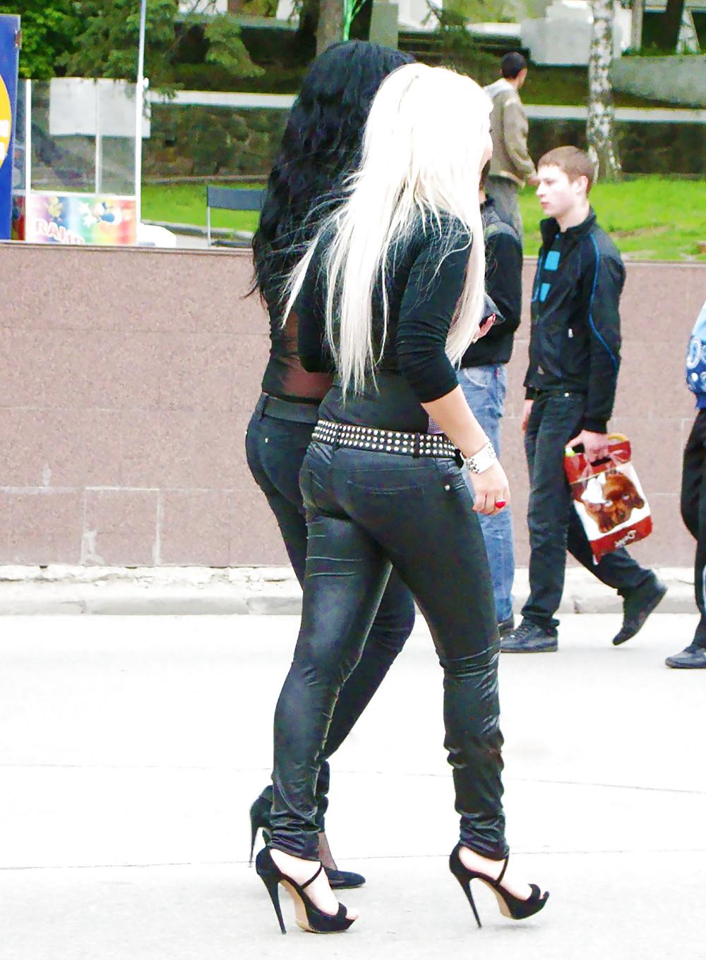 25P Moms - street candids