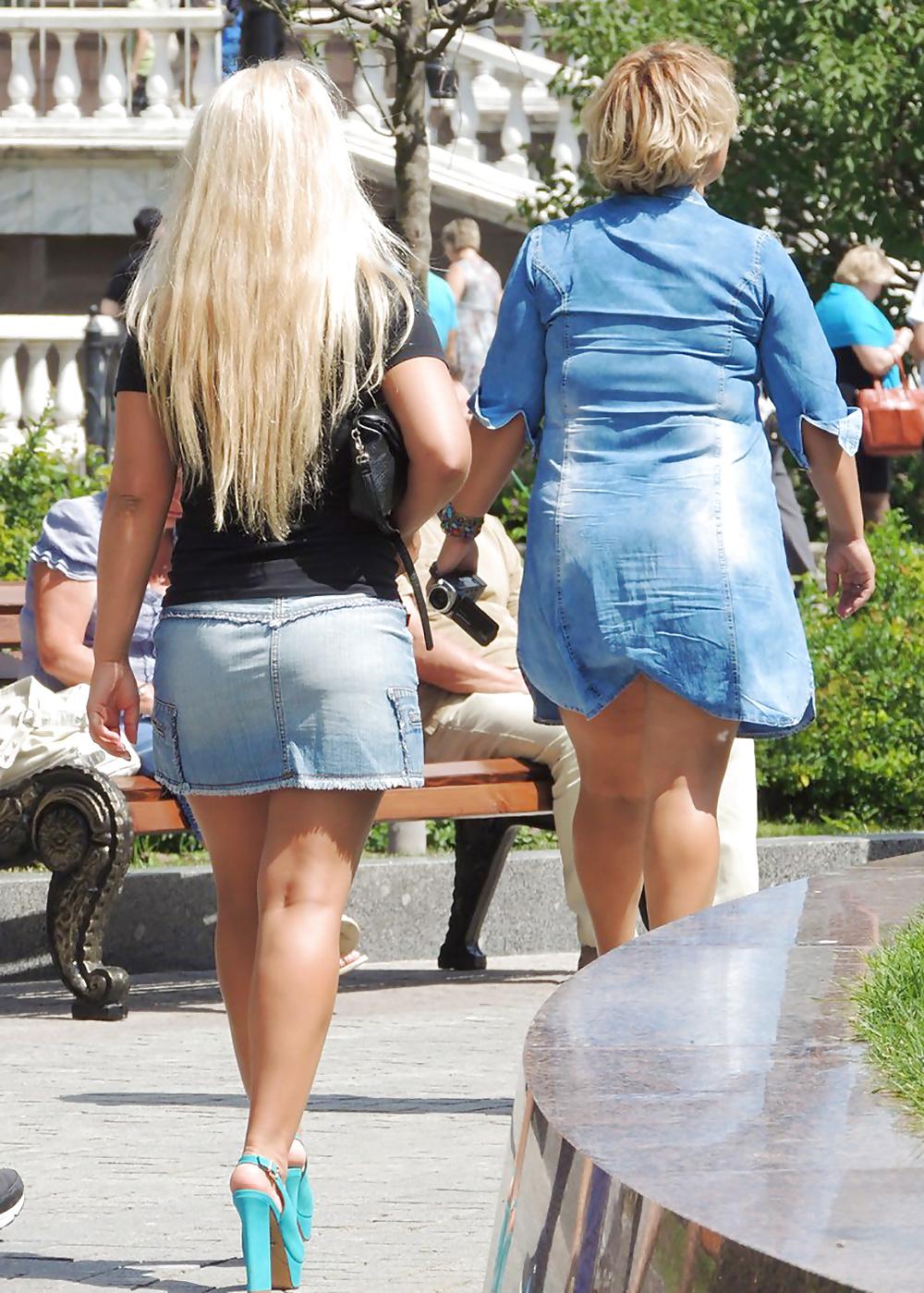 25P Moms - street candids