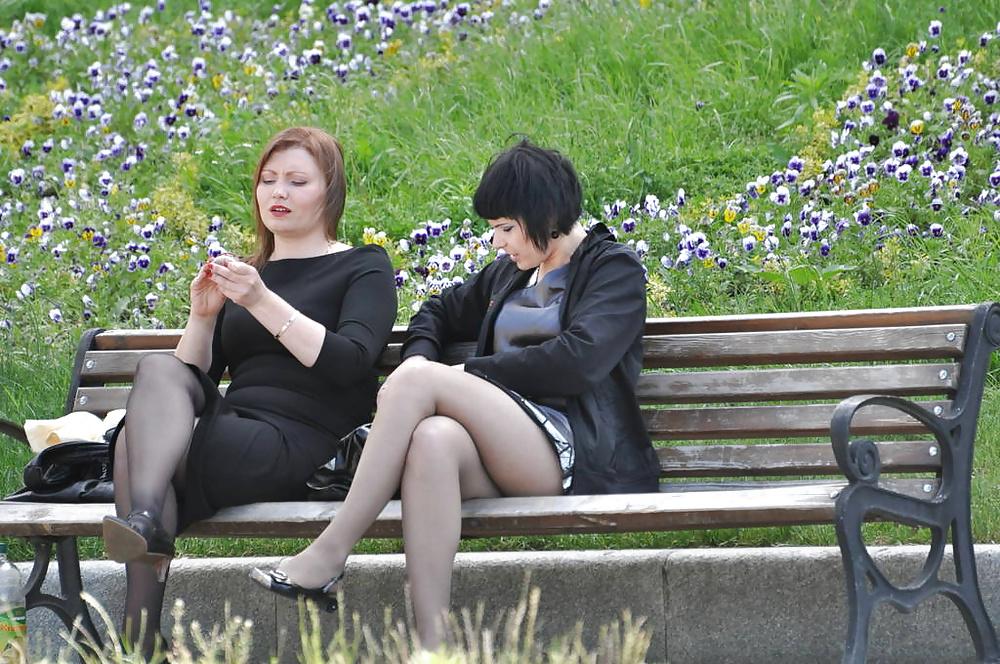 25P Moms - street candids