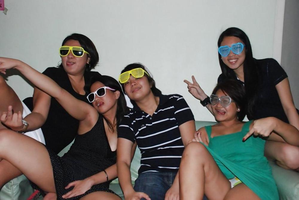 9P Pinay panty peeks