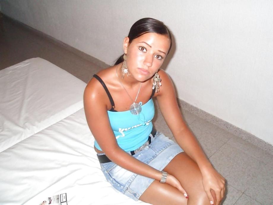 7P Another Hot Brunette Girl On Vacation 