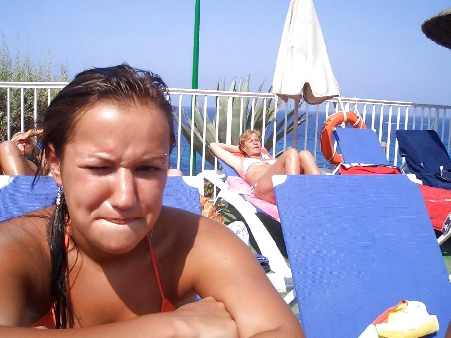 7P Another Hot Brunette Girl On Vacation 