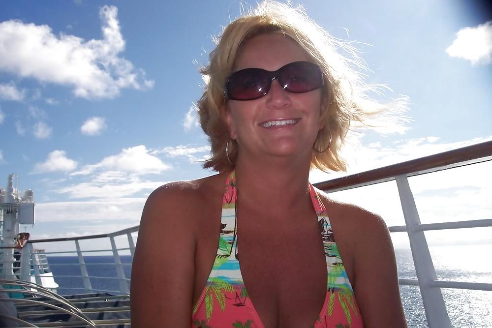 12P Mature Wife Jennie On Vacation