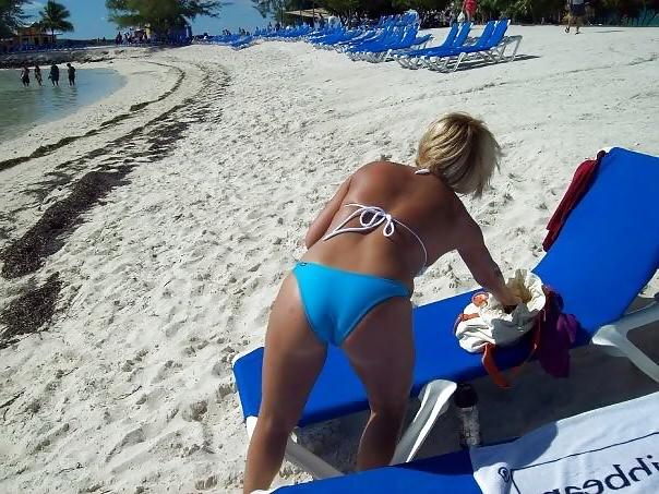 12P Mature Wife Jennie On Vacation