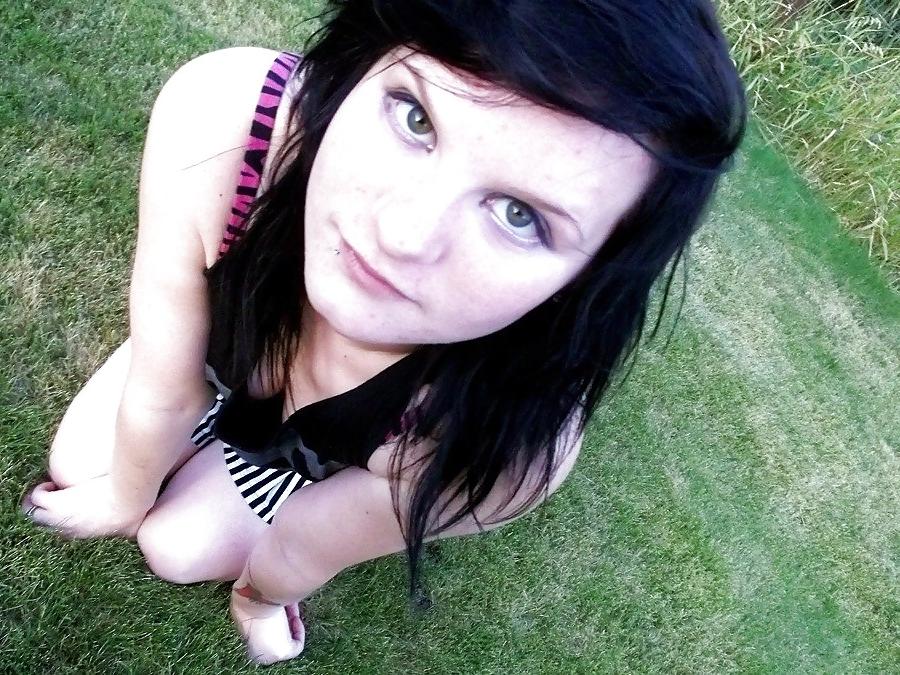 25P Hot n Sweet Emo Girl