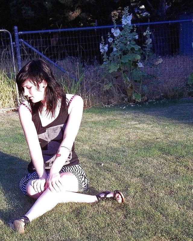 25P Hot n Sweet Emo Girl