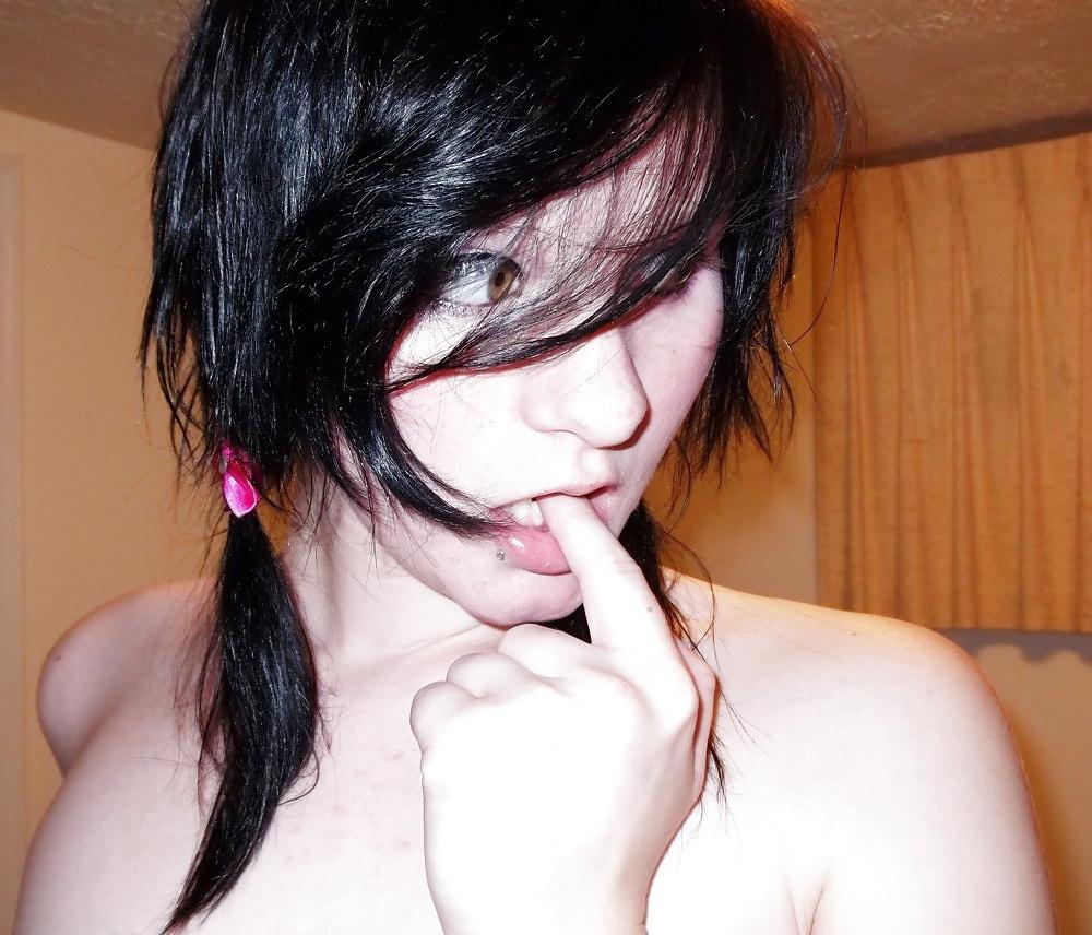 25P Hot n Sweet Emo Girl