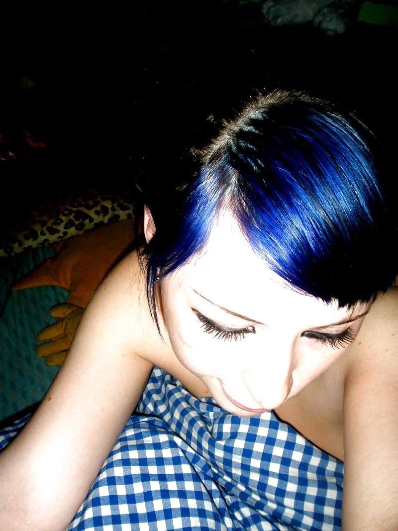 25P Hot Emo Girl