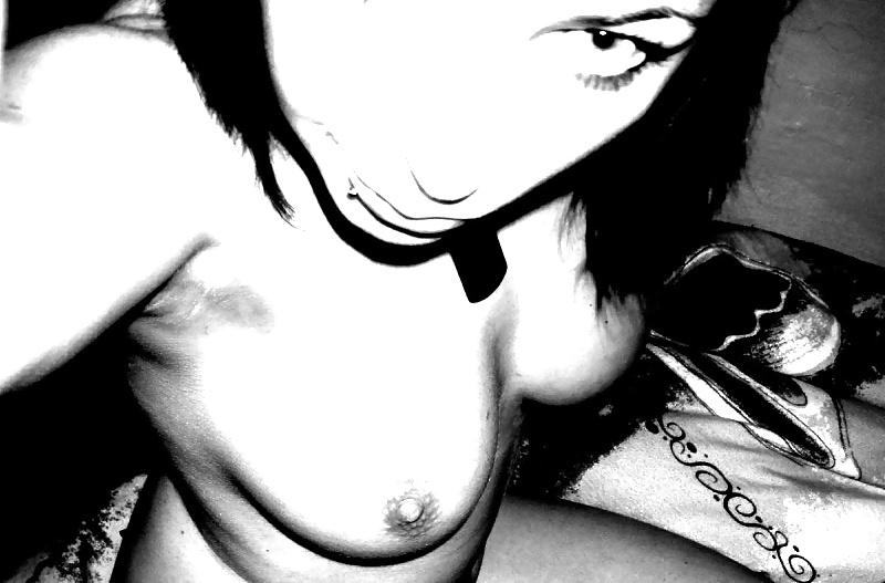 25P Hot Emo Girl