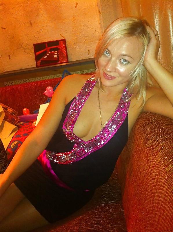 16P Blonde on erotic photo shoot