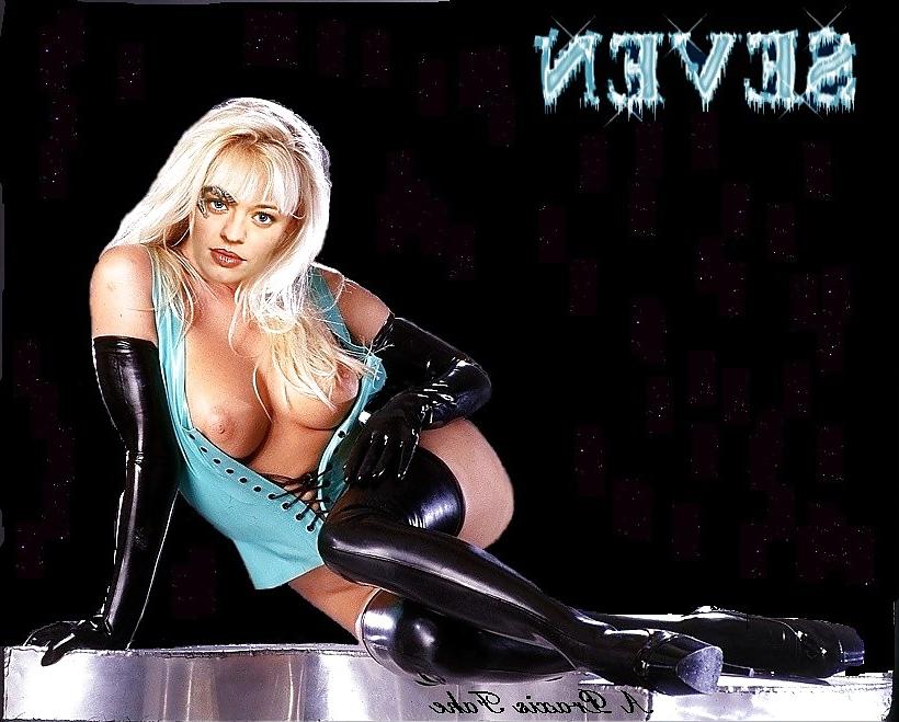 25P Star Trek queen Jeri Ryan