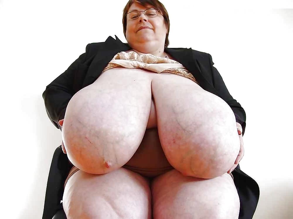 6P Esel loves... real big BOOBs