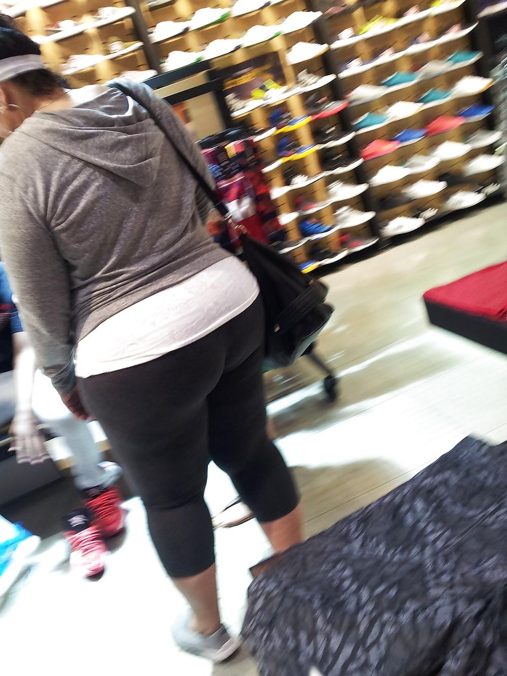 4P Big Phat Thick Latina Booty Milf Leggings
