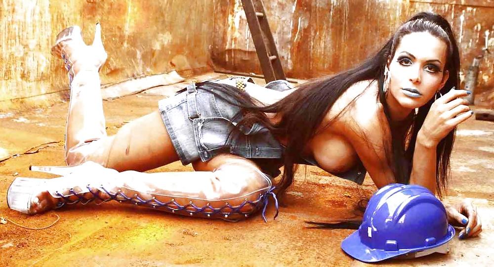 25P Shemales crossdressing transsexual 21