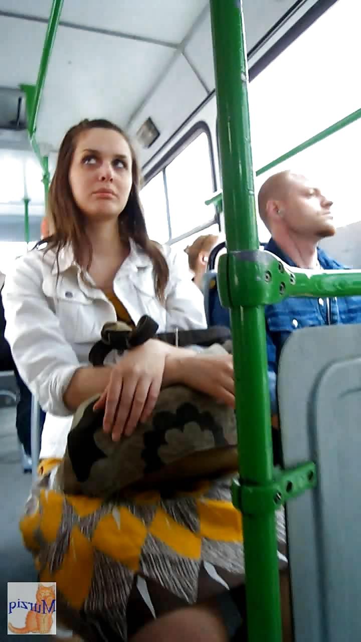 4P Pantyhose upskirt-street views 3.
