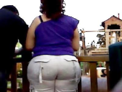 25P Big booty candid