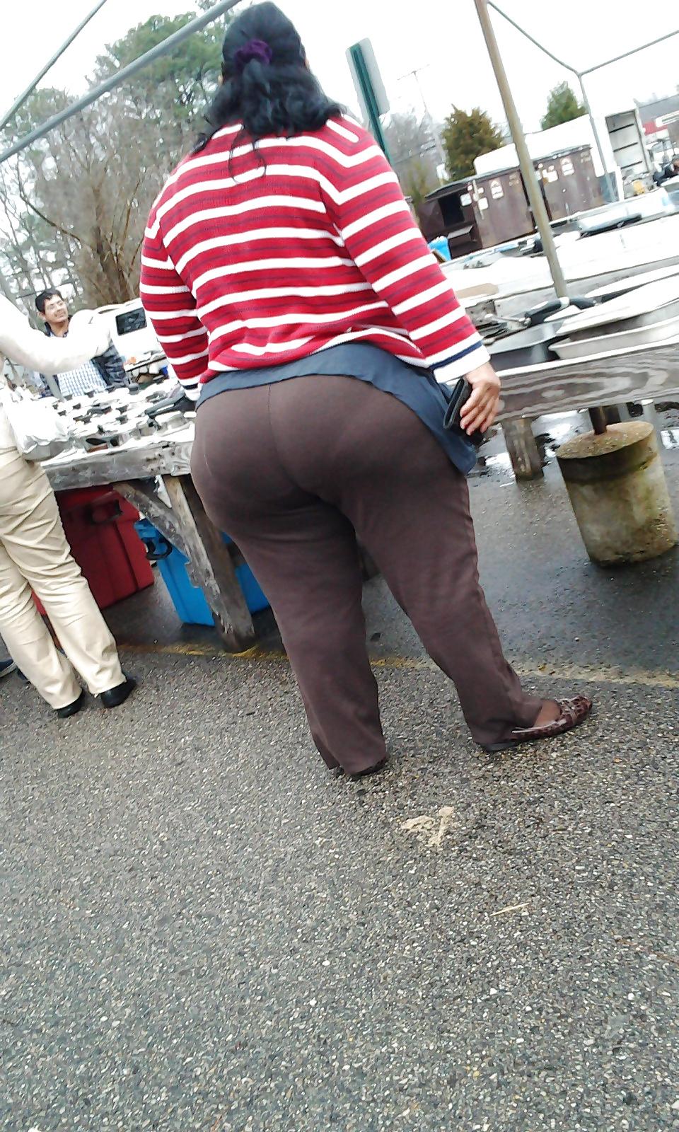 25P Big booty candid