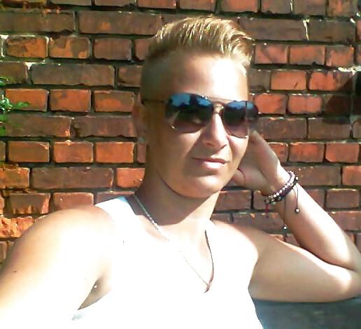 15P Androgynous Street Whore