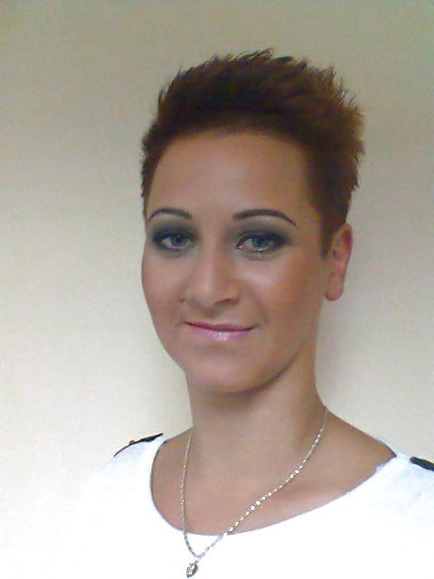 15P Androgynous Street Whore