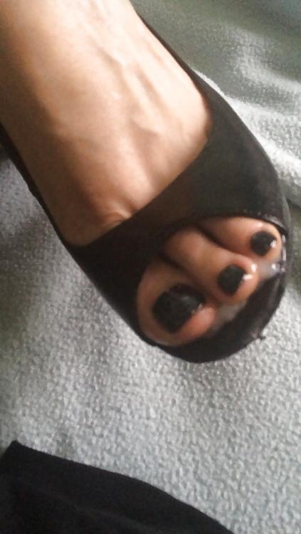 25P Cum On Feet And Heels
