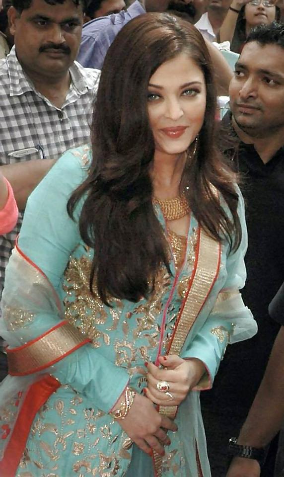 25P Aishwarya Rai: rare pictures - PLEASE COMMENT