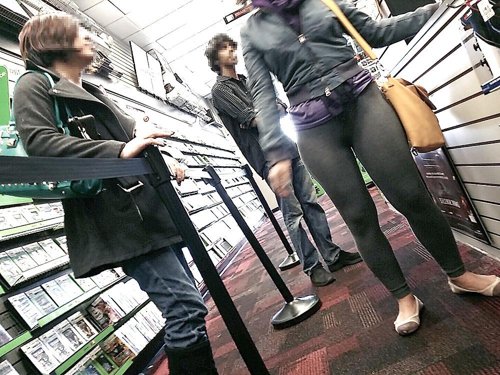 13P Big Booty Gamer Girl
