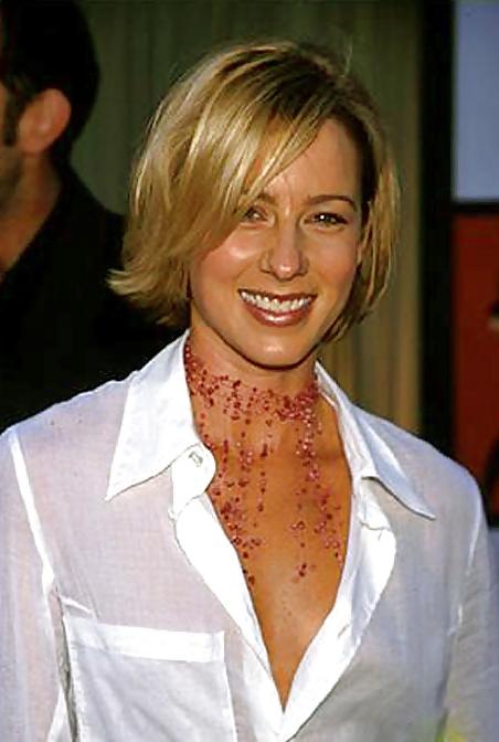 25P Traylor Howard Real & Fake
