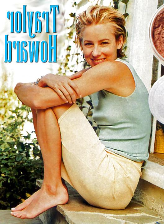 25P Traylor Howard Real & Fake