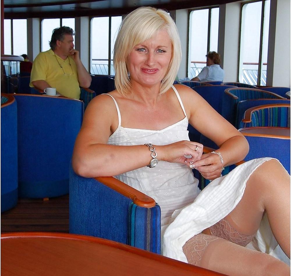 25P Upskirt Stockings 2