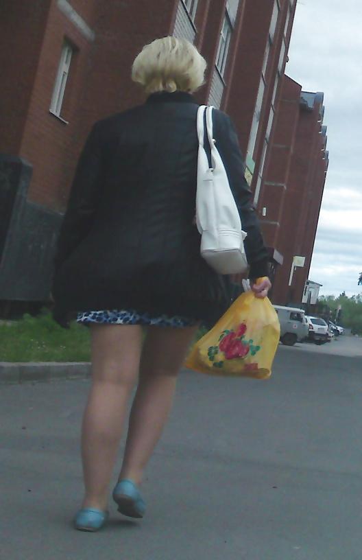 25P Girls with plump legs
