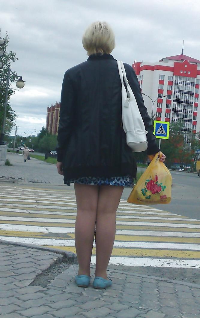 25P Girls with plump legs