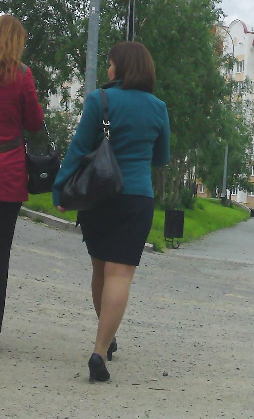 25P Girls with plump legs