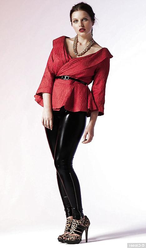 25P Celebrities in Leggings