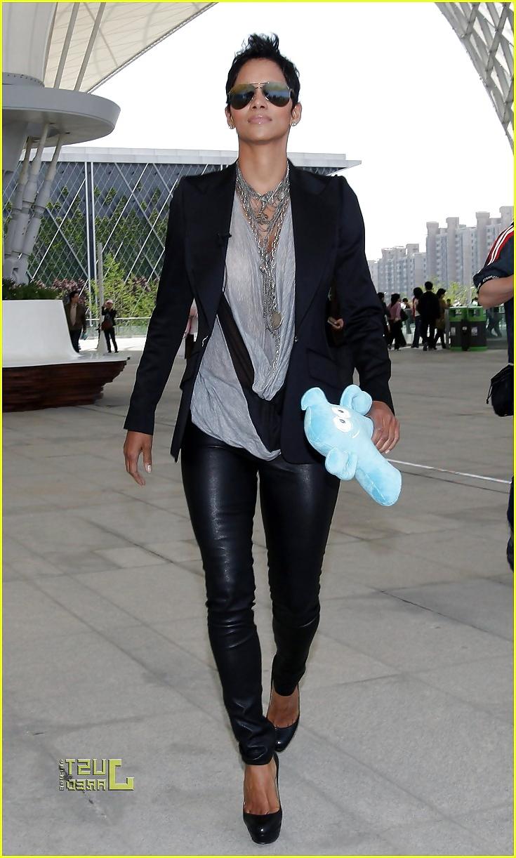 25P Celebrities in Leggings