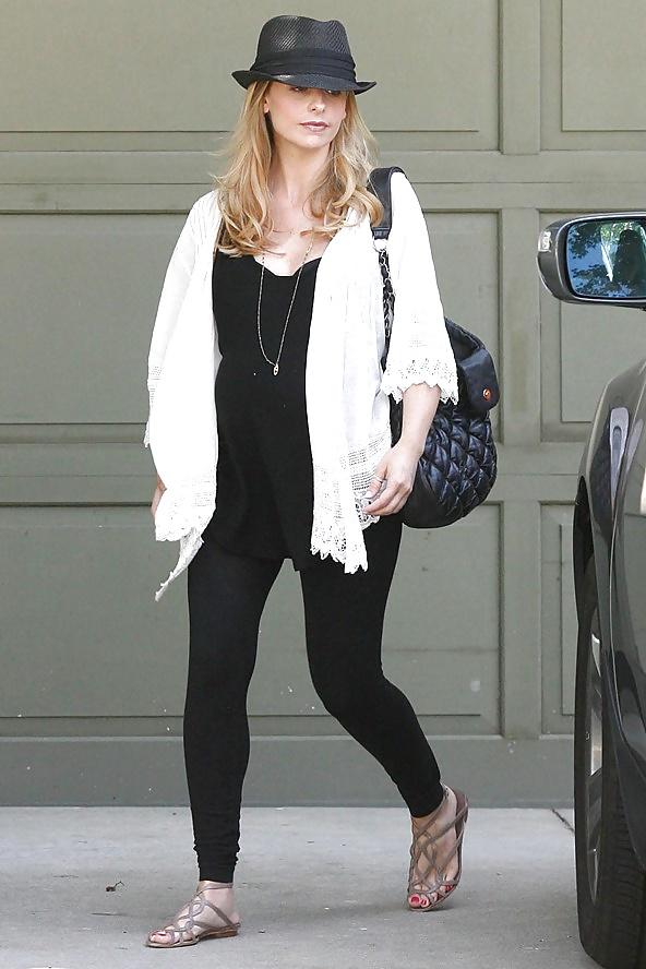 25P Celebrities in Leggings